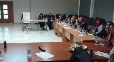 غرفة تجارة جنين ومؤسسة الرؤية العالمية تفتتحان دورة الرؤية العالمية تفتتحان دورة الدهان والديكور	